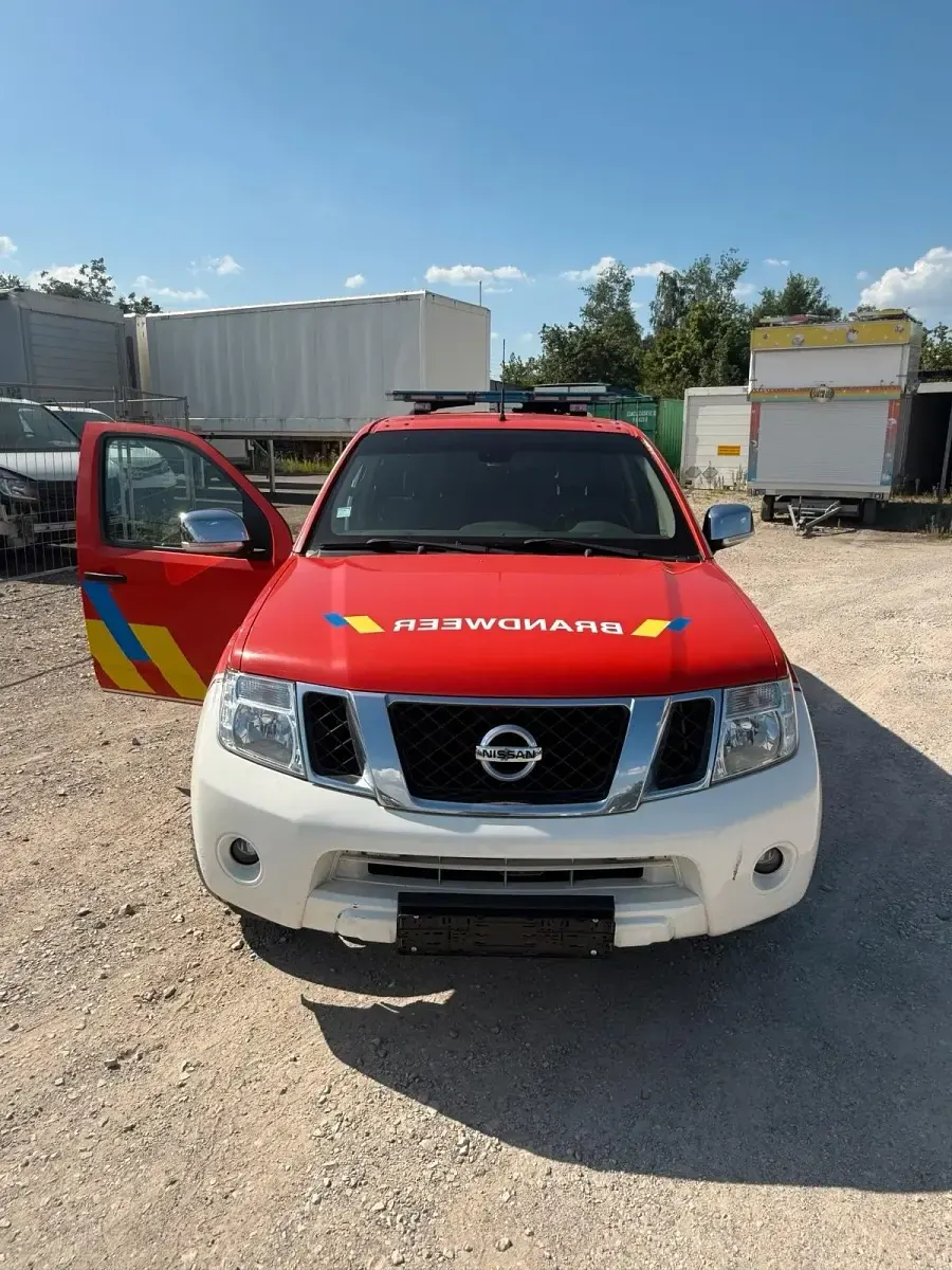 Gebraucht Nissan Navara 163 PS (119 kW) 2011 Rot Pickup