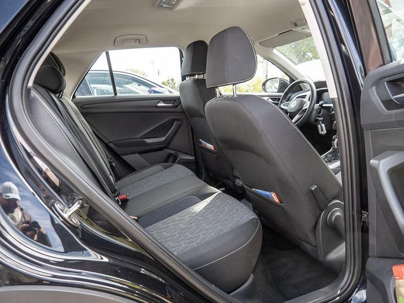 Gebraucht VW T-Roc Move 150 PS (110 kW) 2023 Schwarz / deep black (metallic) SUV