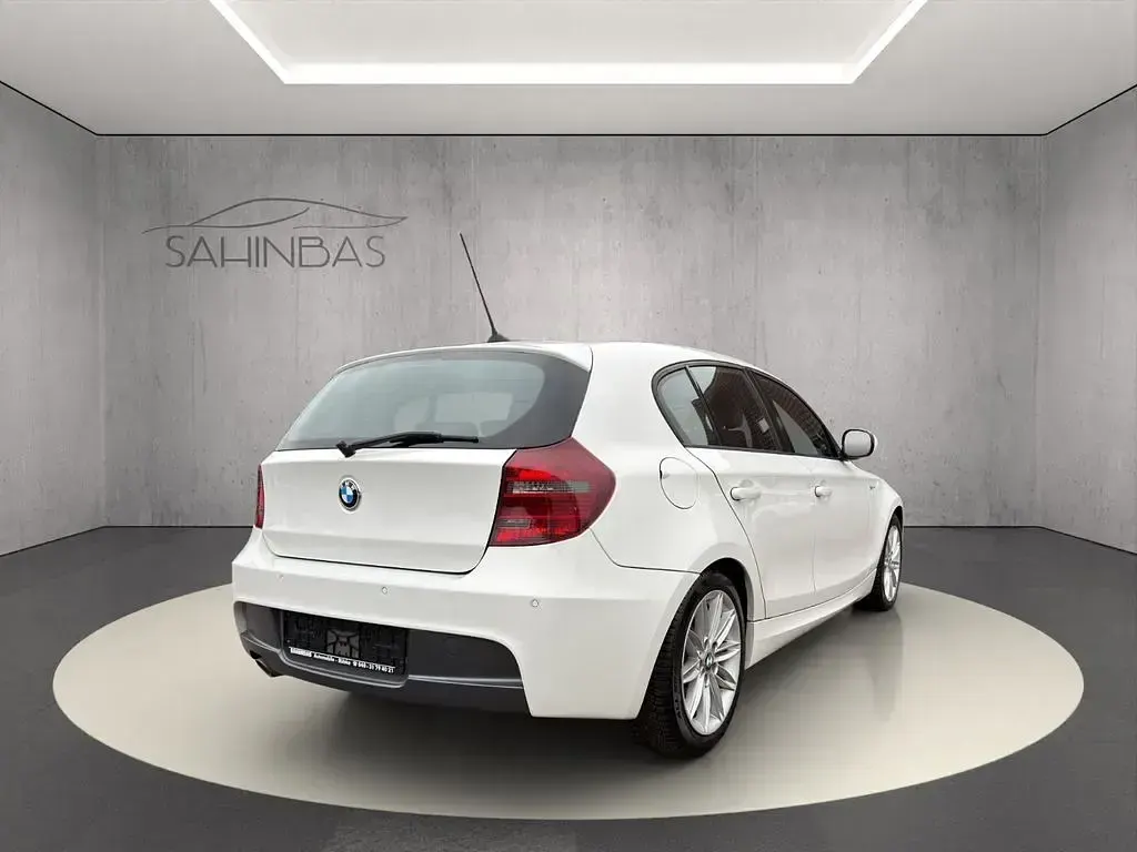 Gebraucht BMW 120 M Sport 177 PS (130 kW) 2011 Weiß Kleinwagen