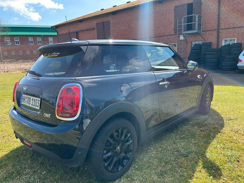 Second-hand Mini ONE 102 CP (75 kW) 2021 Negru Hatchback