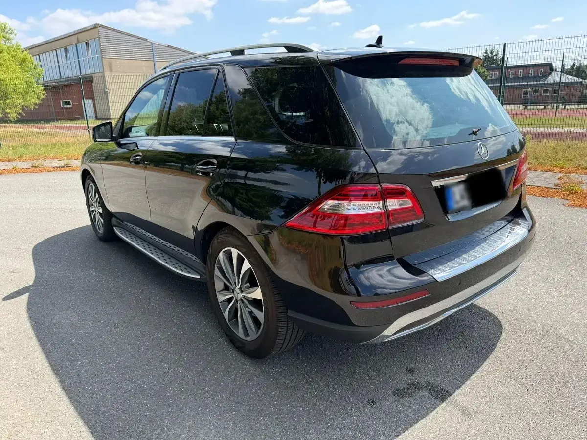Gebraucht Mercedes ML350 258 PS (189 kW) 2012 Schwarz SUV