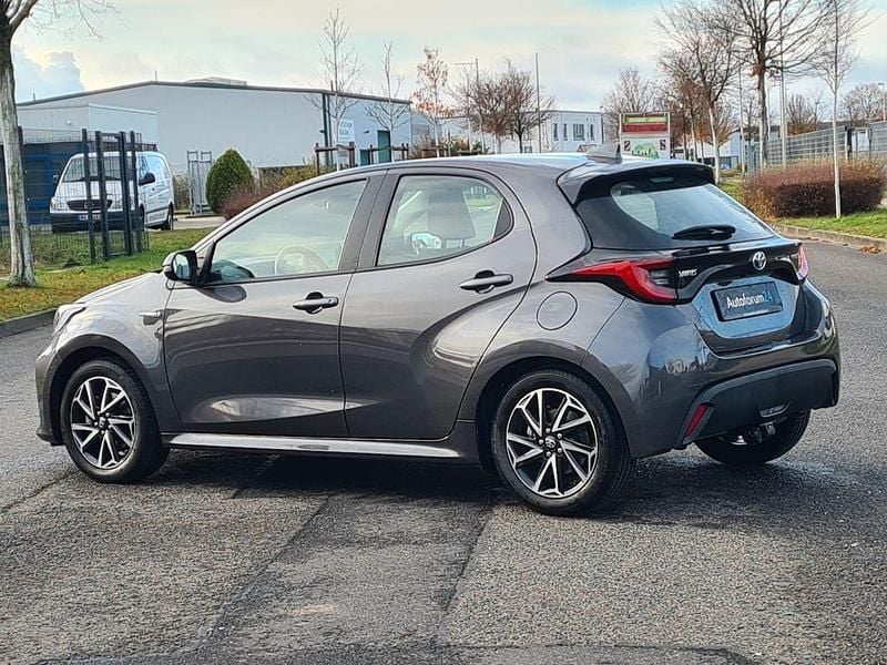 Gebraucht Toyota Yaris Team 92 PS (67 kW) 2021 Grau Limousine
