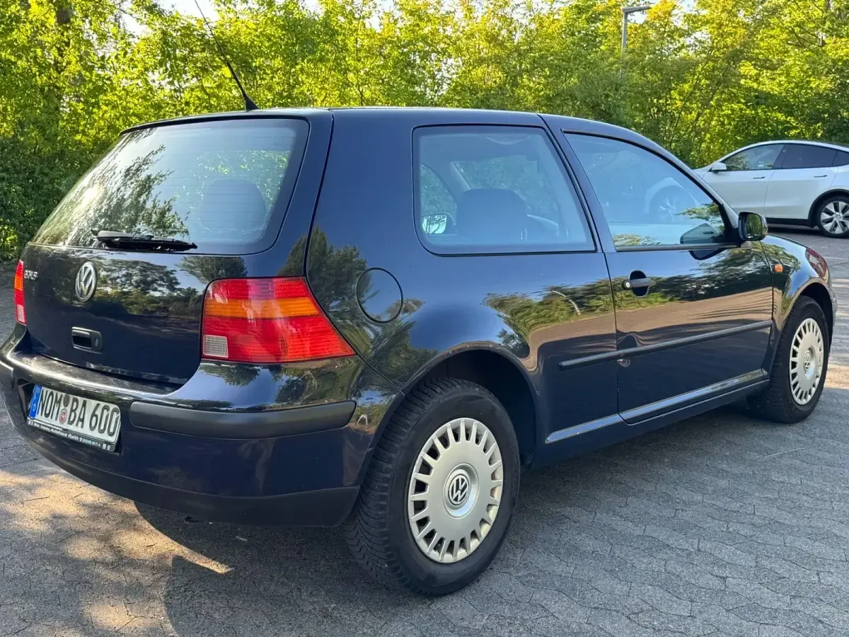 Brugt VW Golf III Basis 75 HK (55 kW) 1998 Blå Sedan