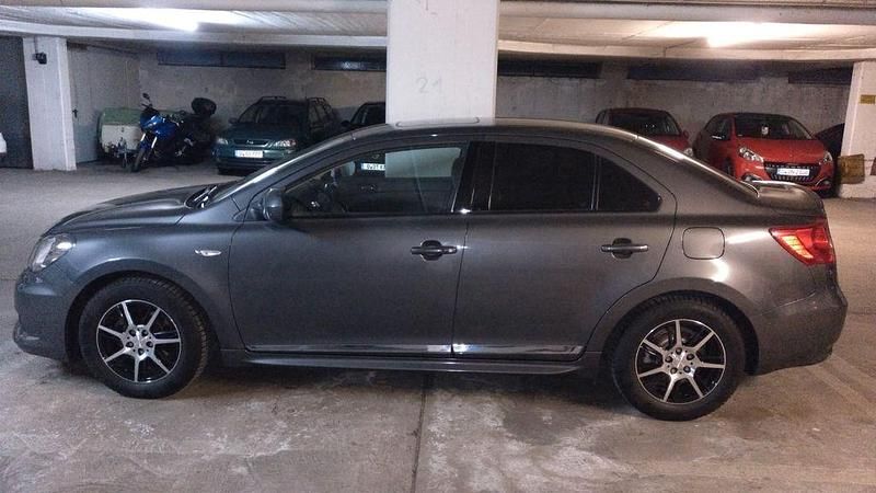 Gebraucht Suzuki Kizashi Sport 178 PS (130 kW) 2011 Grau Limousine