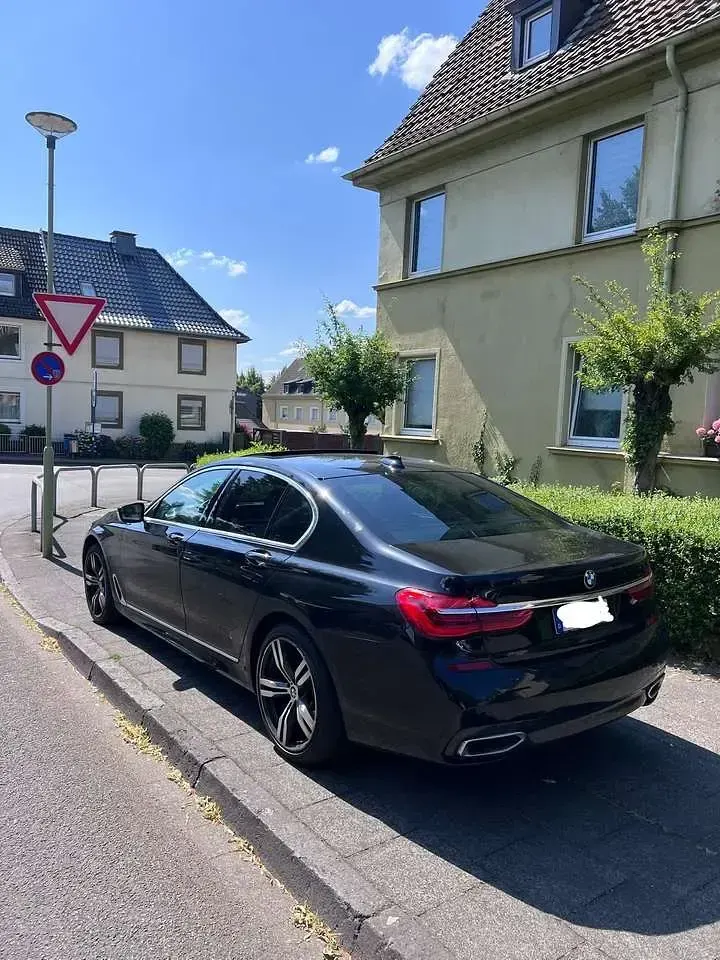 Gebraucht BMW 750 400 PS (294 kW) 2016 Limousine