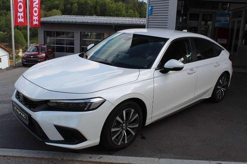 Platinum white pearl Gebraucht 2023 Honda Civic Elegance Limousine | 32.990 € (Fairer Preis) - Bild 1/4