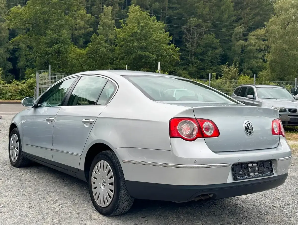 Gebraucht VW Passat 105 PS (77 kW) 2009 Silber Limousine