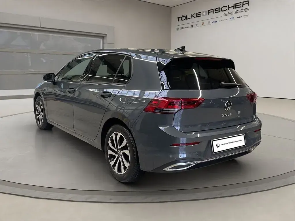 Gebraucht VW Golf VIII Active 150 PS (110 kW) 2022 Delfingrau (metallic) Limousine