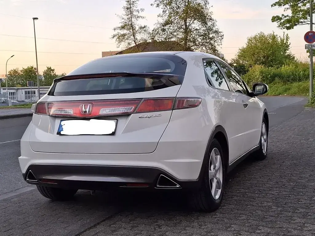 Gebraucht Honda Civic Comfort 99 PS (72 kW) 2011 Weiß Limousine