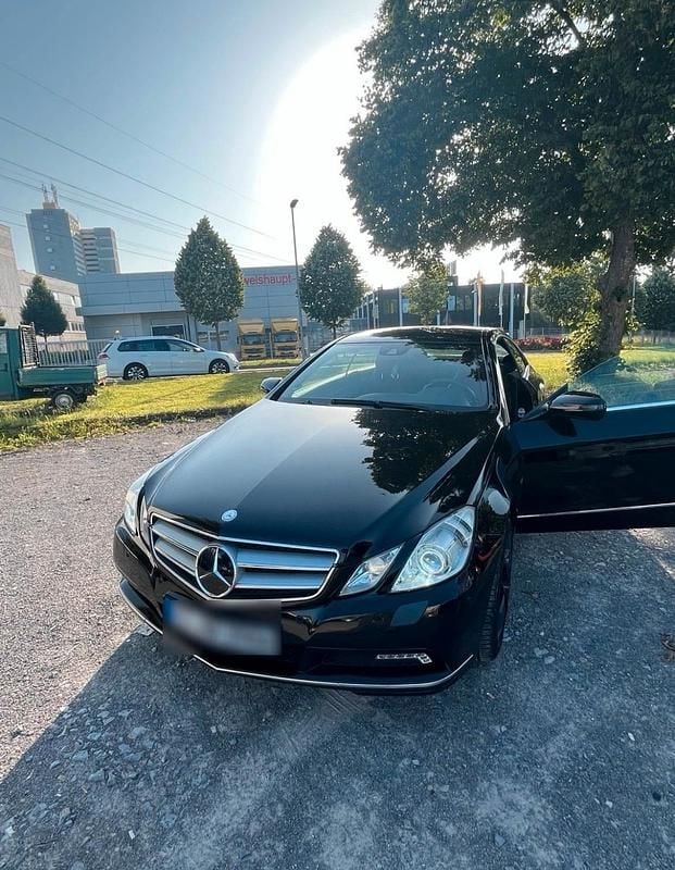 Schwarz Gebraucht 2009 Mercedes E250 Coupé | 6.000 € (Superpreis) - Bild 1/4