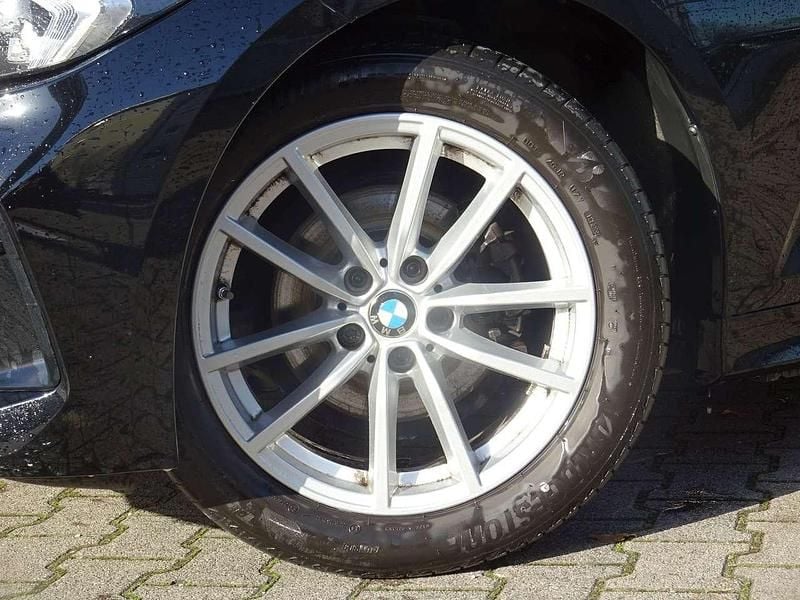 Gebraucht BMW 318 156 PS (114 kW) 2023 Schwarz uni Kombi