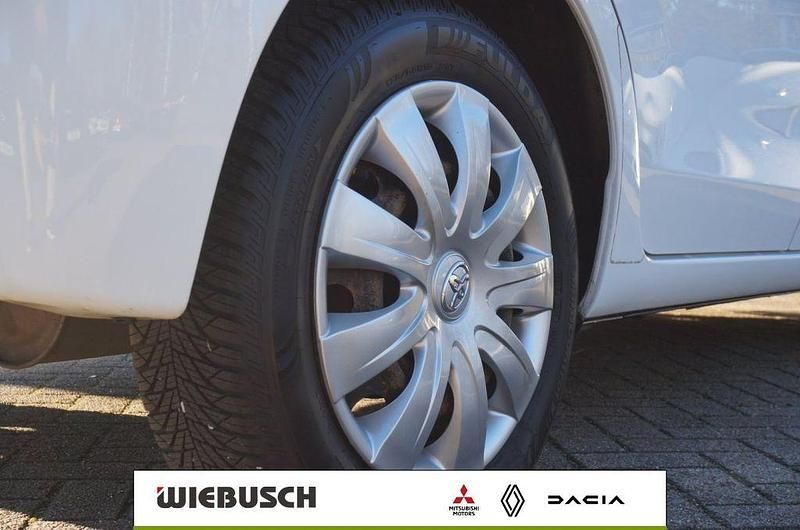 Gebraucht Toyota Yaris 69 PS (50 kW) 2017 Weiß Limousine