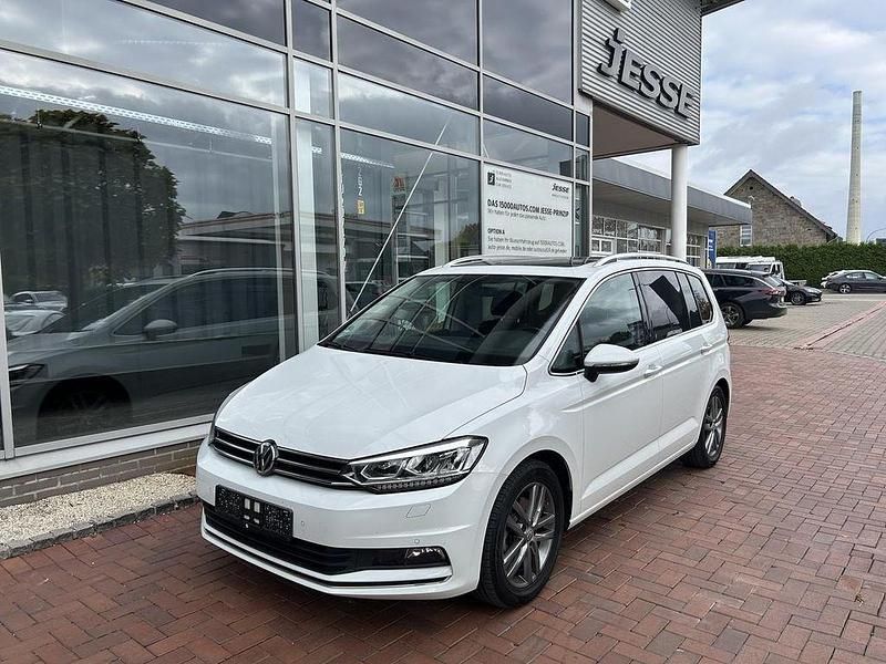 Pure white Gebraucht 2018 VW Touran Highline Van / Kleinbus | 22.990 € (Guter Preis) - Bild 1/3