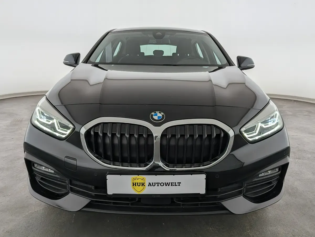 Gebraucht BMW 120 Advantage 190 PS (139 kW) 2023 Saphirschwarz Kleinwagen