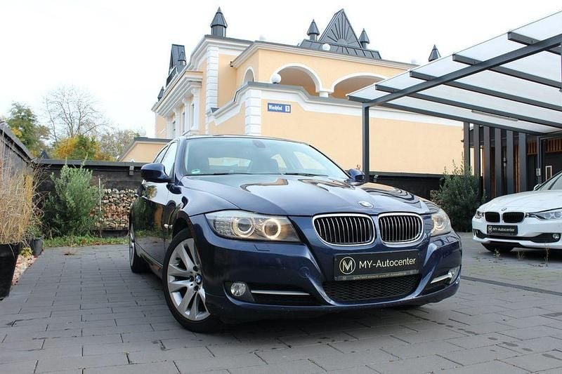 Blau Gebraucht 2012 BMW 320 Limousine | 10.500 € (Superpreis) - Bild 1/4