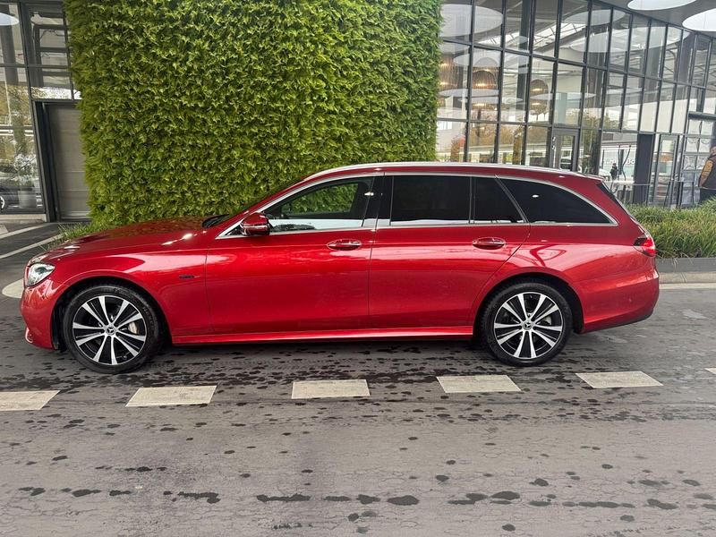 Rot Gebraucht 2020 Mercedes E300 AMG Kombi | 27.600 € (Etwas zu teuer) - Bild 1/4