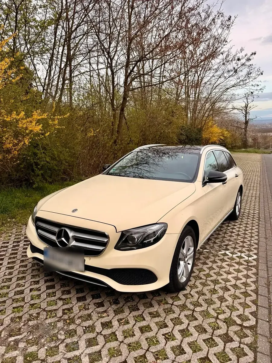 Gebraucht Mercedes E220 194 PS (142 kW) 2018 Schwarz Kombi