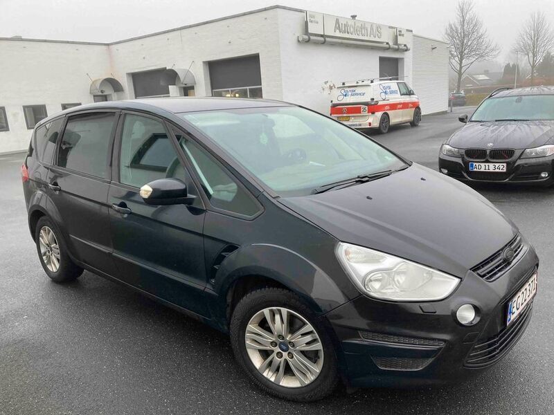 Schwarz Gebraucht 2011 Ford S-MAX S Van / Kleinbus | 2.550 € (Etwas zu teuer) - Bild 1/4