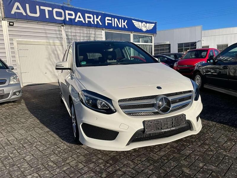 Calcitweiss unilack Gebraucht 2018 Mercedes B220 AMG Van / Kleinbus | 19.900 € (Guter Preis) - Bild 1/4