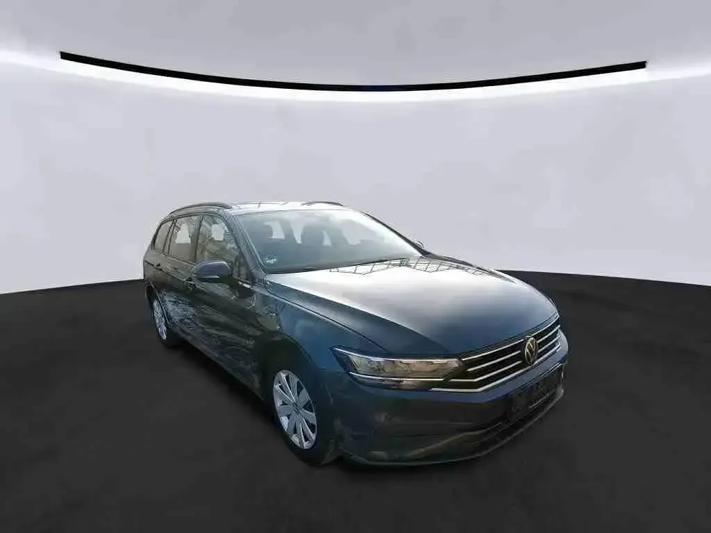 Używany VW Passat 122 KM (89 kW) 2023 Szary Kombi