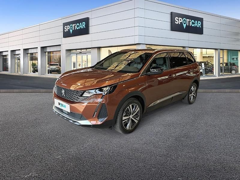Braun Gebraucht 2023 Peugeot 5008 Allure Van / Kleinbus | 26.690 € (Guter Preis) - Bild 1/4