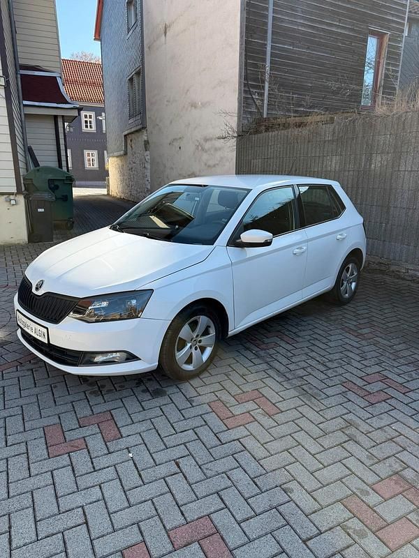 Gebraucht Skoda Fabia Ambition 75 PS (55 kW) 2017 Weiß Limousine