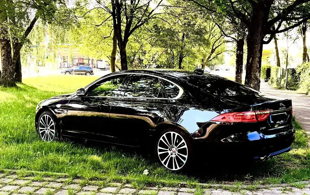 Gebraucht Jaguar XF Prestige 179 PS (131 kW) 2017 Schwarz Limousine