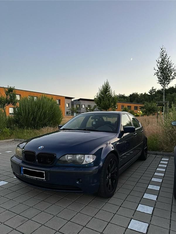 Blau Gebraucht 2003 BMW 320 Limousine | 1.500 € (Superpreis) - Bild 1/4