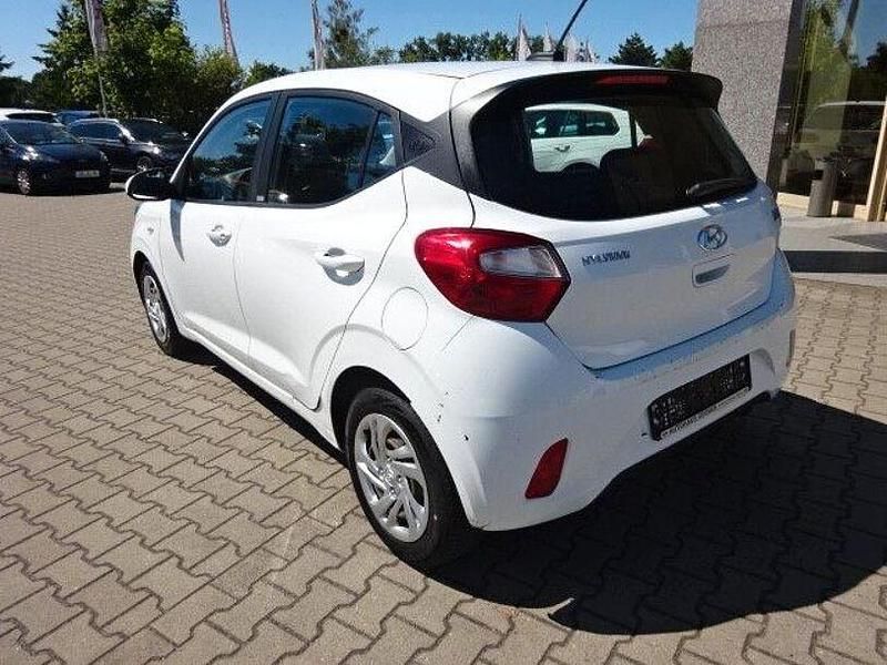 Gebraucht Hyundai i10 Select 67 PS (49 kW) 2021 Weiß Kleinwagen