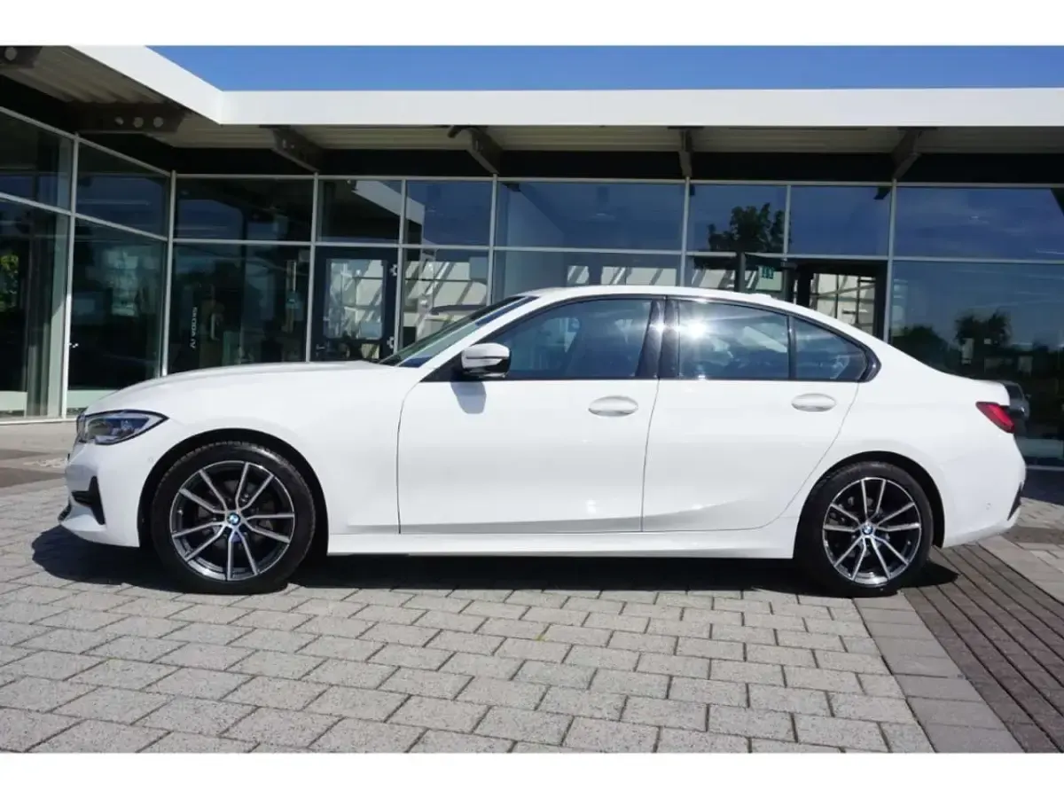 Gebraucht BMW 320 Sport Line 190 PS (139 kW) 2022 Alpinweiss 3 Limousine