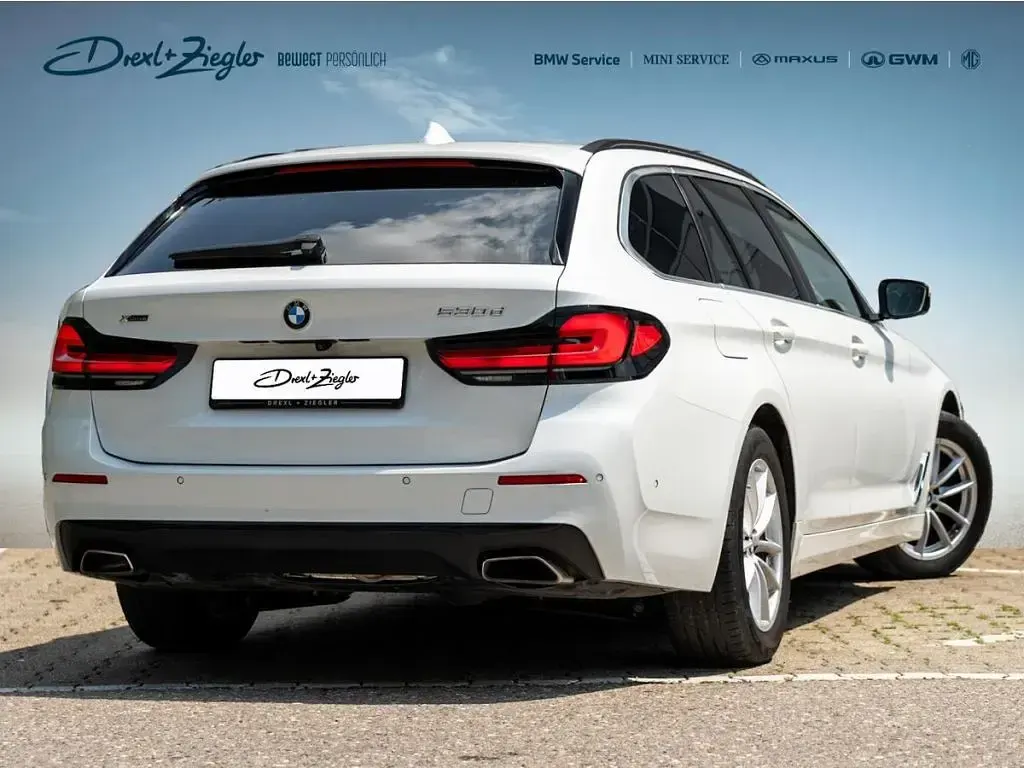 Gebraucht BMW 530 Sport Line 286 PS (210 kW) 2023 Mineralweiß metallic (metallic) Kombi