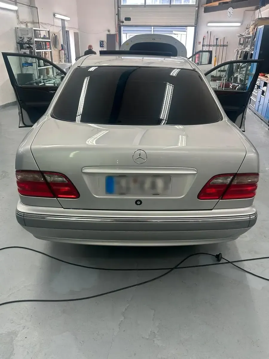 Gebraucht Mercedes E320 Elegance 197 PS (144 kW) 2001 Silber Limousine