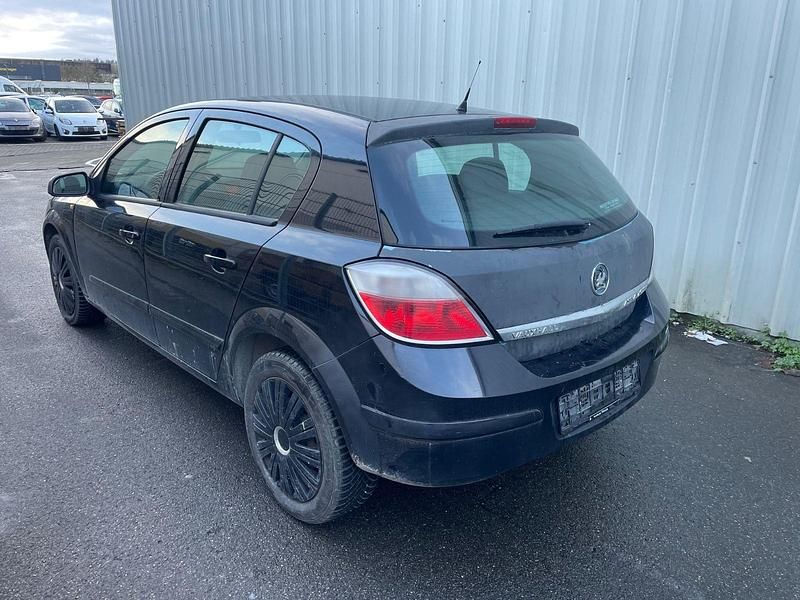 Gebraucht Opel Astra Edition 105 PS (77 kW) 2005 Schwarz Kleinwagen