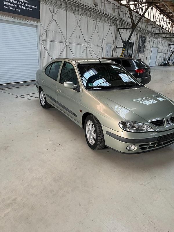 Gebraucht Renault Mégane 107 PS (78 kW) 2001 Grün Kleinwagen