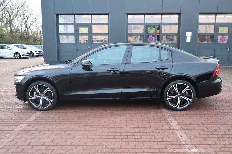Gebraucht Volvo S60 Plus 197 PS (144 kW) 2023 Schwarz Limousine