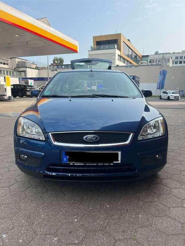 Blau Gebraucht 2007 Ford Focus Ghia Kombi | 2.200 € (Guter Preis) - Bild 1/4