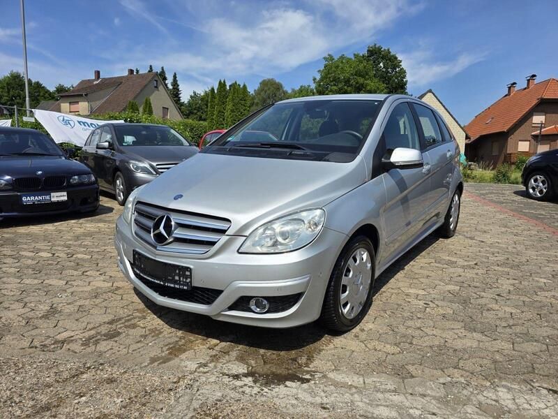 Silber Gebraucht 2009 Mercedes B200 Van / Kleinbus | 7.900 € (Fairer Preis) - Bild 1/4