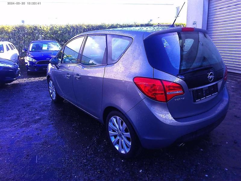 Gebraucht Opel Meriva 140 PS (102 kW) 2010 Gold Van / Kleinbus