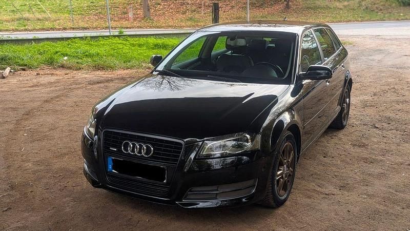 Schwarz Gebraucht 2011 Audi A3 Ambiente Limousine | 7.200 € (Teuer) - Bild 1/4