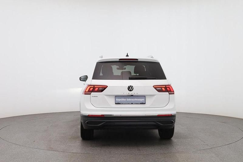 Gebraucht VW Tiguan Allspace Life 150 PS (110 kW) 2023 Weiß SUV