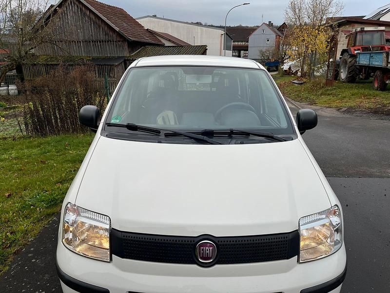 Weiß Gebraucht 2011 Fiat Panda Kleinwagen | 3.250 € (Fairer Preis) - Bild 1/4