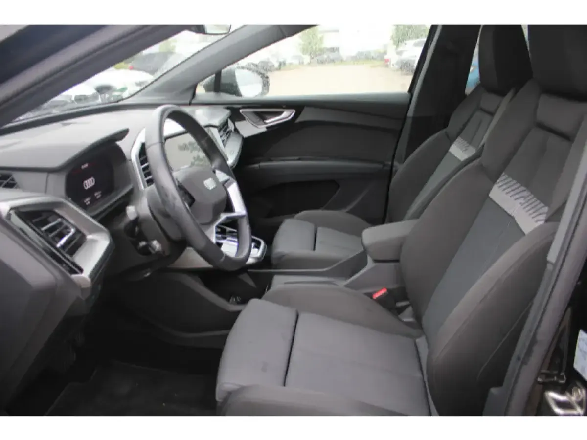 Second-hand Audi Q4 e-tron Basis 150 kW (204 CP) 2023 SUV