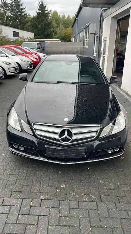 Gebraucht Mercedes E250 204 PS (150 kW) 2010 Schwarz Coupé