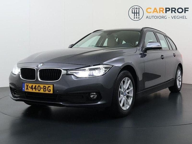 Gebraucht BMW 316 Executive 116 PS (85 kW) 2019 Grau Kombi
