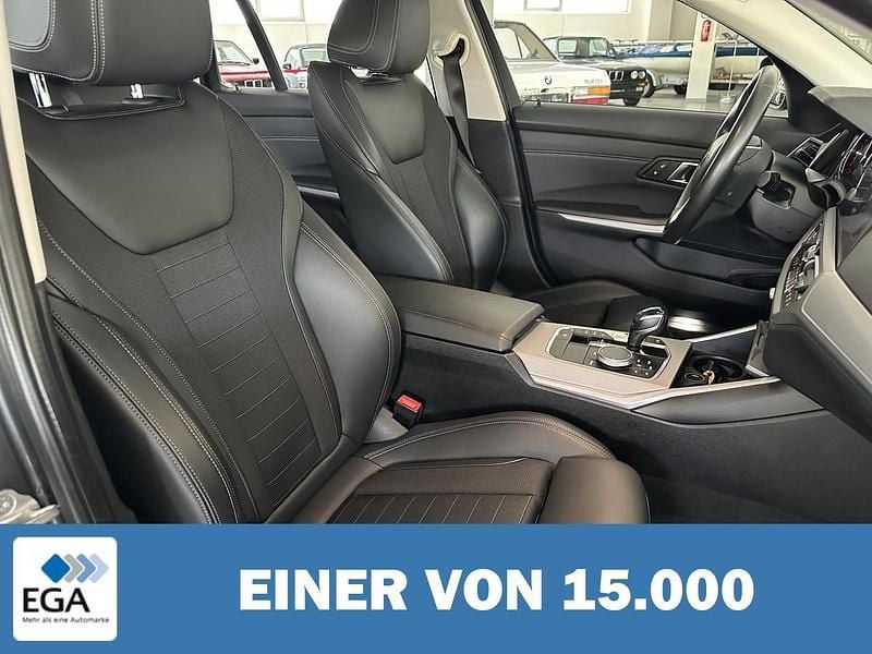 Gebraucht BMW 330 Advantage 258 PS (189 kW) 2019 Grau metallic Kombi