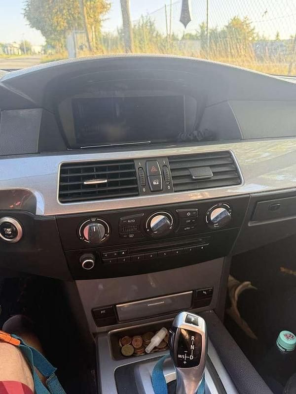 Grau Gebraucht 2008 BMW 520 Kombi | 8.500 € - Bild 1/4