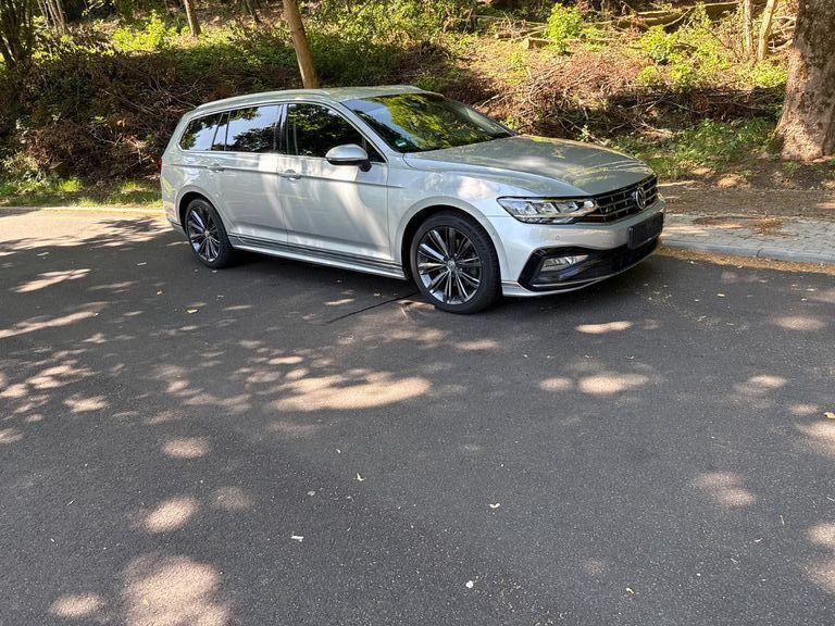 Silber Gebraucht 2020 VW Passat R Kombi | 21.000 € (Guter Preis) - Bild 1/4