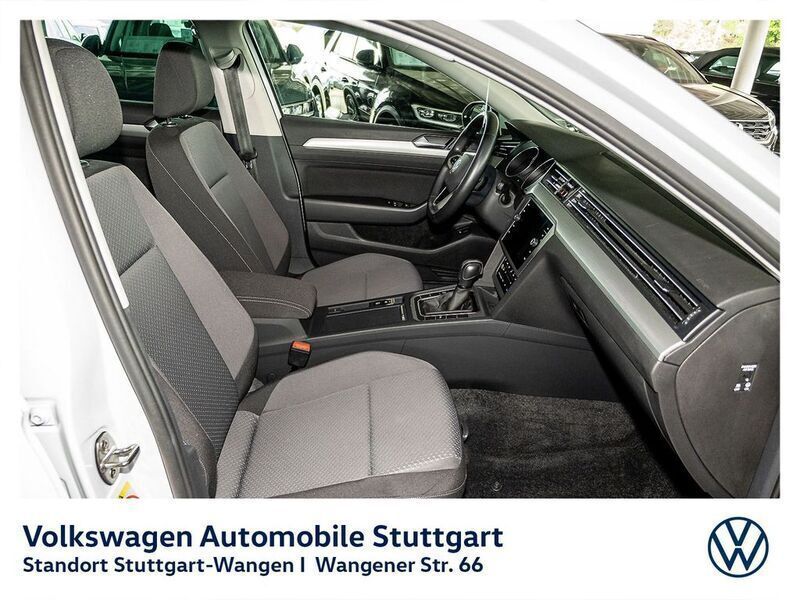 Gebraucht VW Passat Basis 150 PS (110 kW) 2023 Blanco nevada/gletscherweiß me Kombi