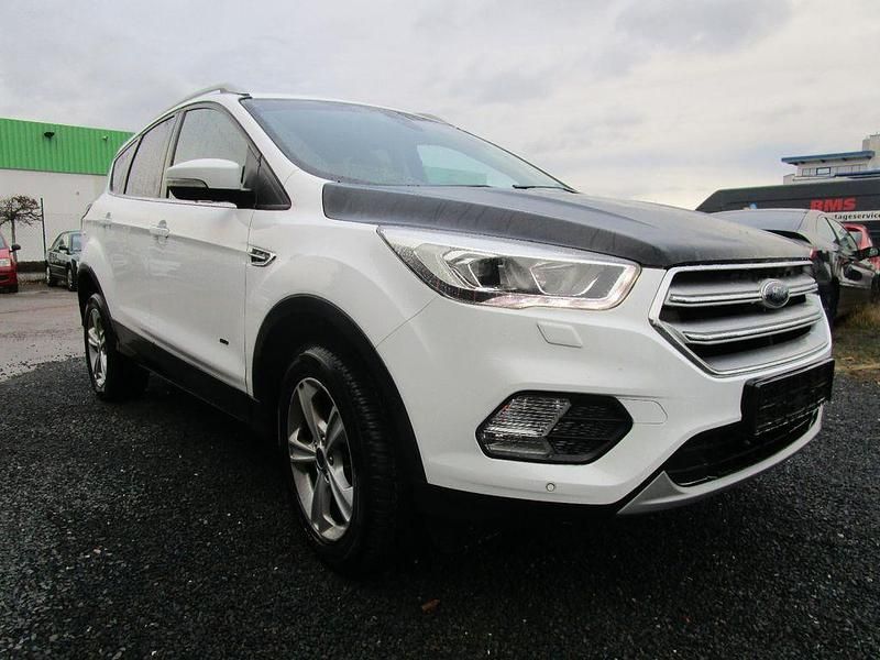 Weiß Gebraucht 2017 Ford Kuga Titanium SUV | 13.900 € (Fairer Preis) - Bild 1/4