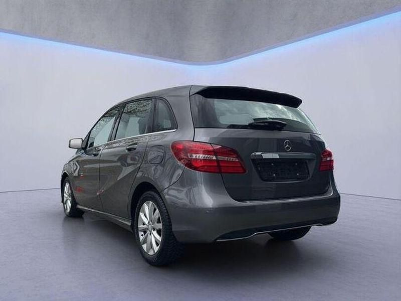 Gebraucht Mercedes B200 136 PS (100 kW) 2018 Mountaingraumet. Van / Kleinbus